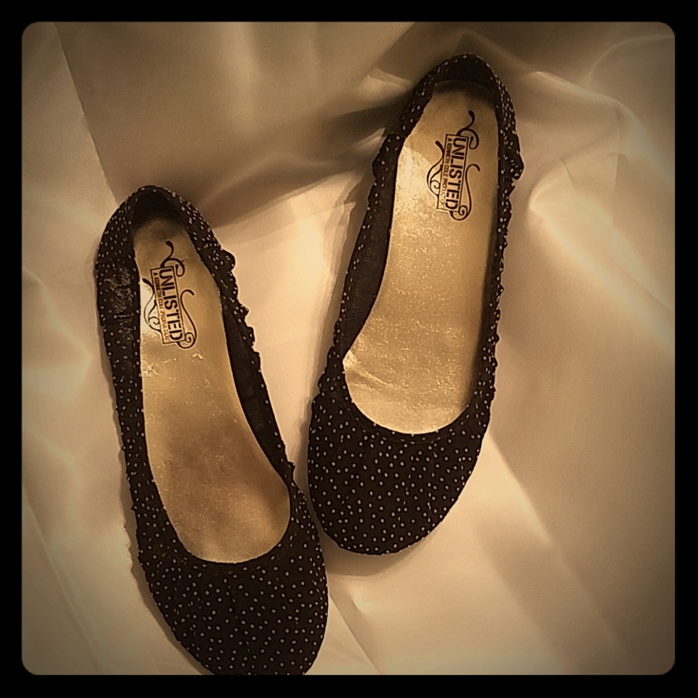 Kenneth Cole's unlisted flats